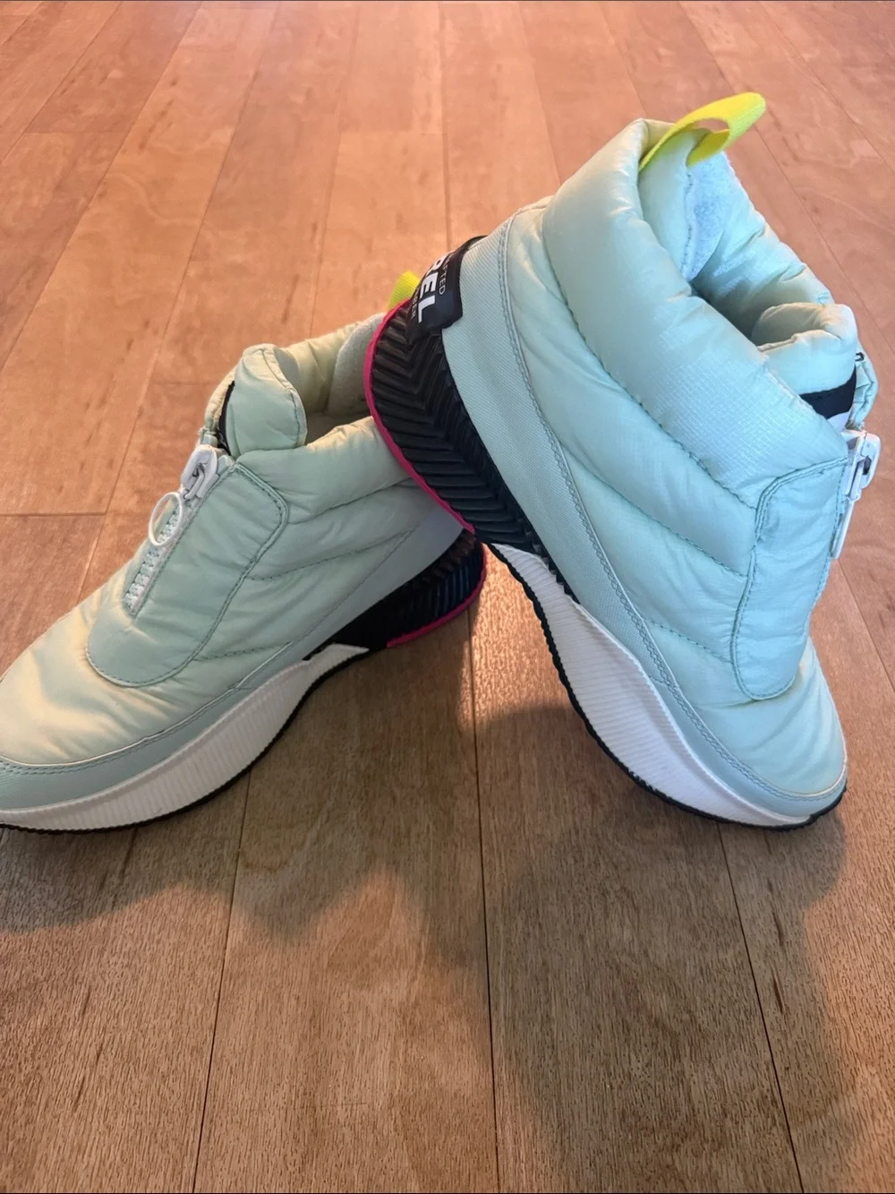 SOREL OUT 'N ABOUT ™ III PUFFY ZIP- MINT Women’s Sz. 8